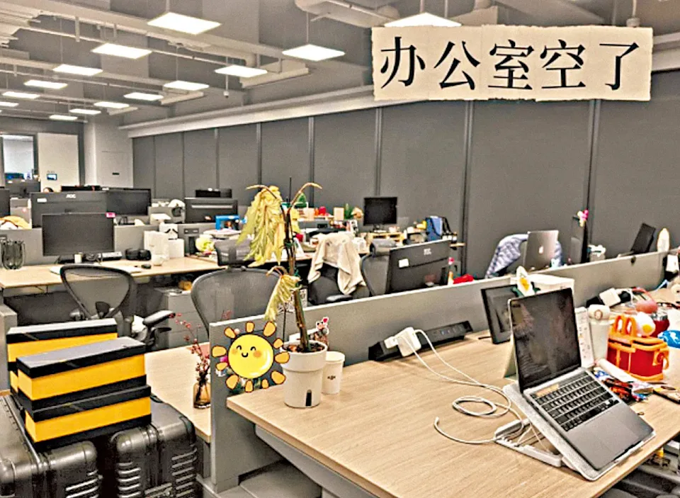 九点后大疆办公室内空无一人的场景