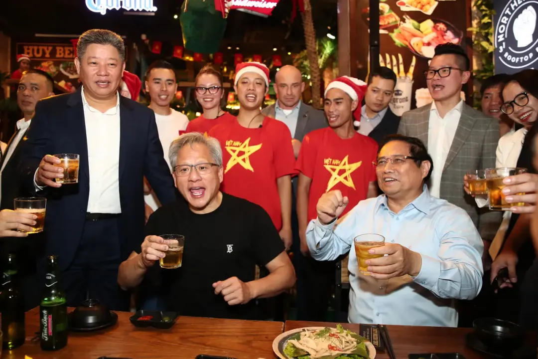 黄仁勋与越南总理范明政会面