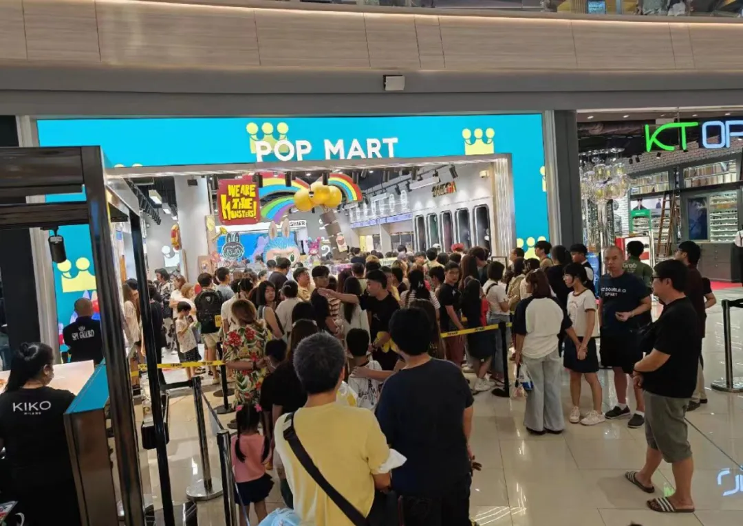 泡泡玛特曼谷店盛况