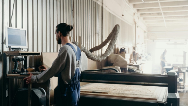 Gu&iacute;a de China Sourcing 2026: C&oacute;mo Sobrevivir a los Cierres por el CNY